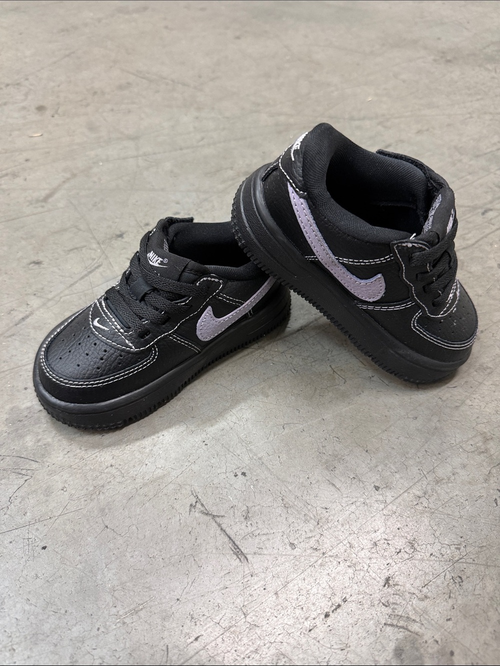 Nike Kids Black Sneakers with Lilac Swoosh